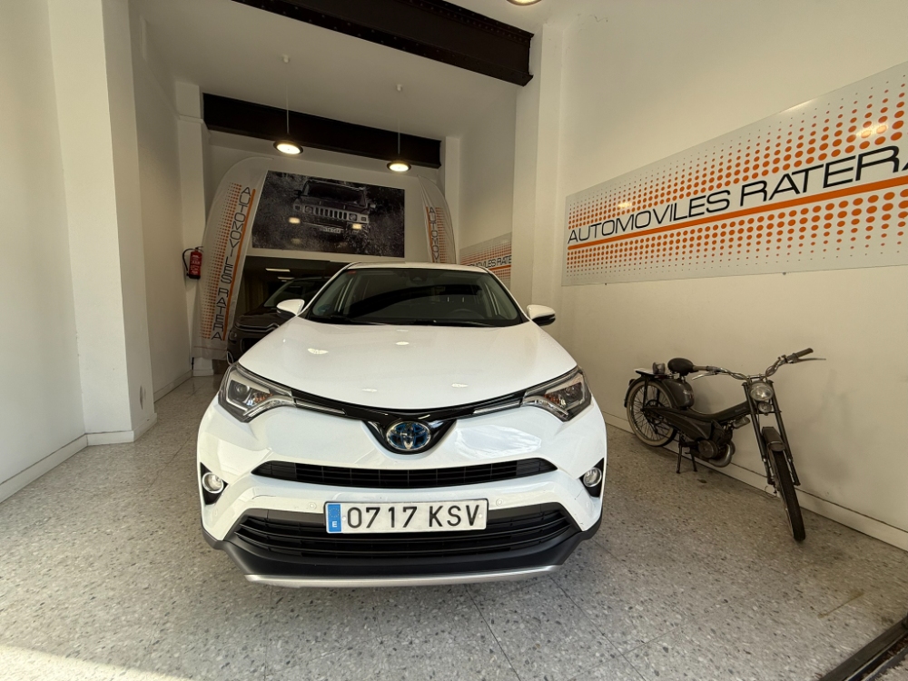 TOYOTA Rav4 H200 4x2 Advance + Drive Pack automàtic. foto 3