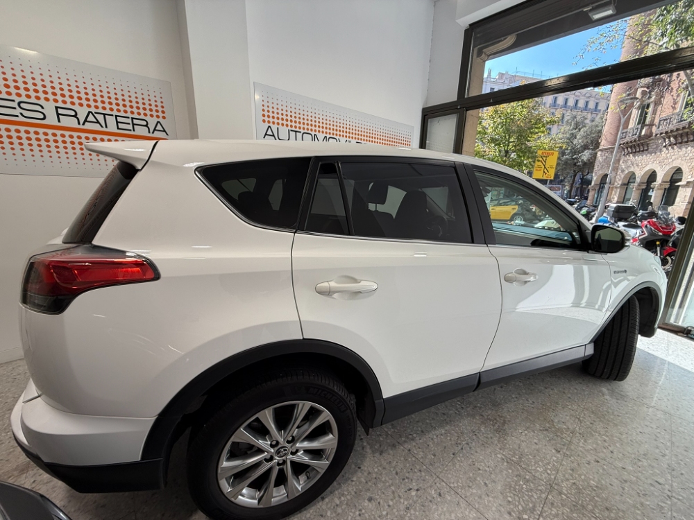TOYOTA Rav4 H200 4x2 Advance + Drive Pack automàtic. foto 12