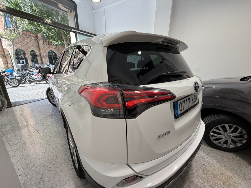 TOYOTA Rav4 H200 4x2 Advance + Drive Pack automàtic. foto 14