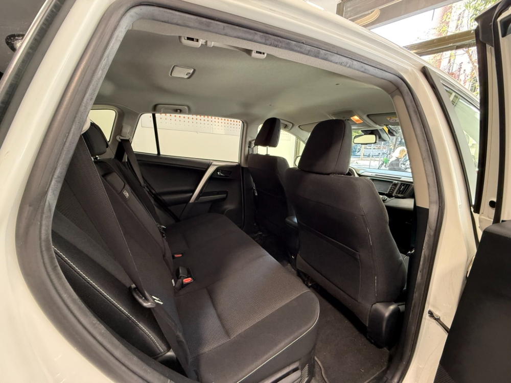 TOYOTA Rav4 H200 4x2 Advance + Drive Pack automàtic. foto 16