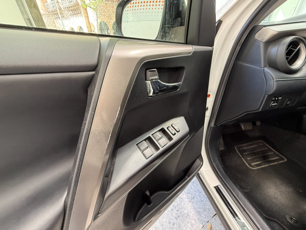 TOYOTA Rav4 H200 4x2 Advance + Drive Pack automàtic. foto 21