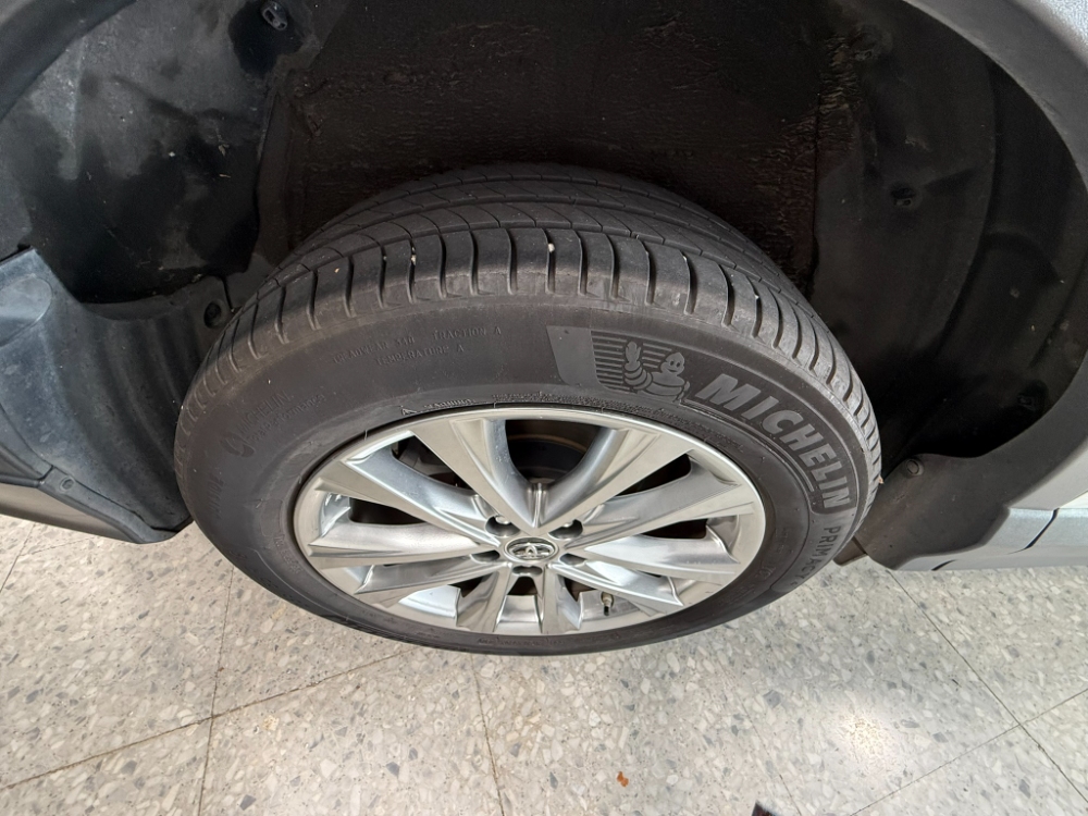 TOYOTA Rav4 H200 4x2 Advance + Drive Pack automàtic. foto 11