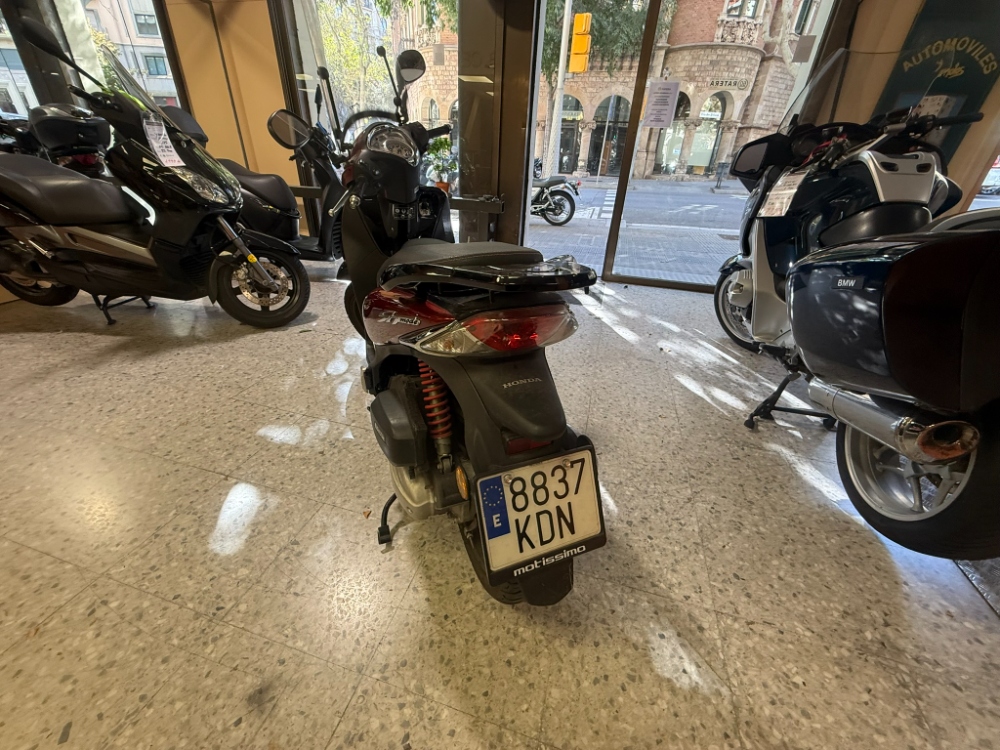 Honda SH Mode 125 foto 6