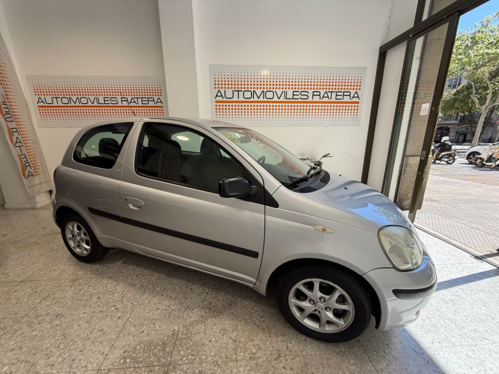 TOYOTA YARIS 1.3 foto miniatura